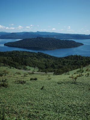 美幌峠より屈斜路湖を望む